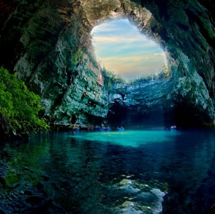 stunning-nature-of-melissani-cave-greece